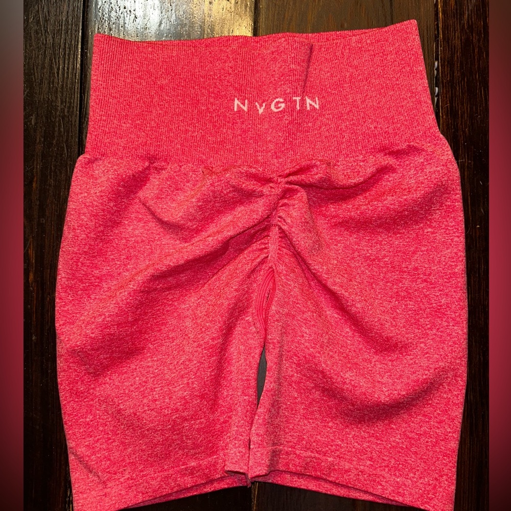 NVGTN pro scrunch shorts
